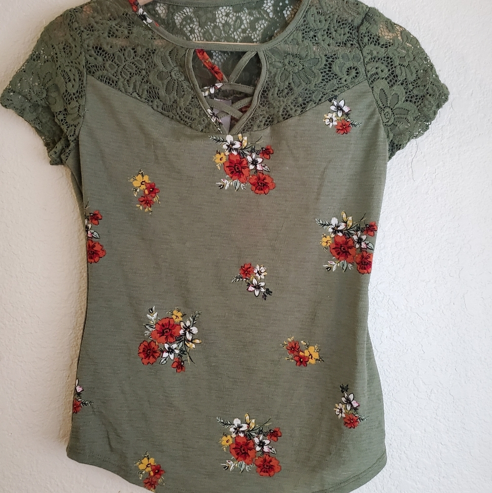 Green floral top